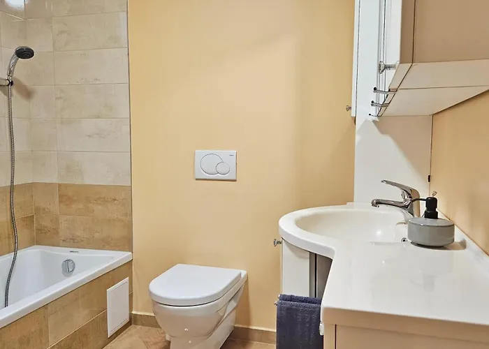 Ica - Hisica V Hribih * Камник